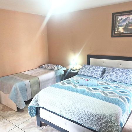 Bed and Breakfast Residencial Moroni - Alojamiento En Cochabamba Exterior foto