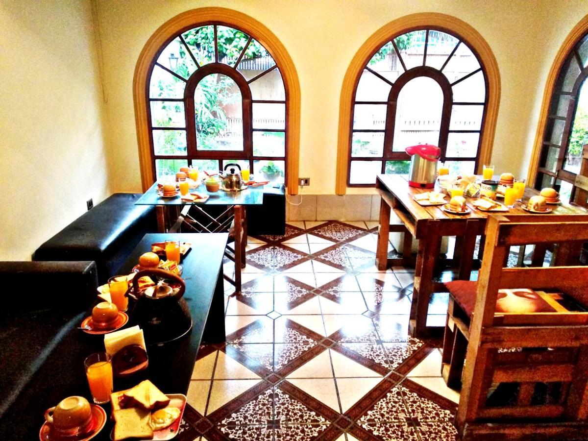 Bed and Breakfast Residencial Moroni - Alojamiento En Cochabamba Exterior foto