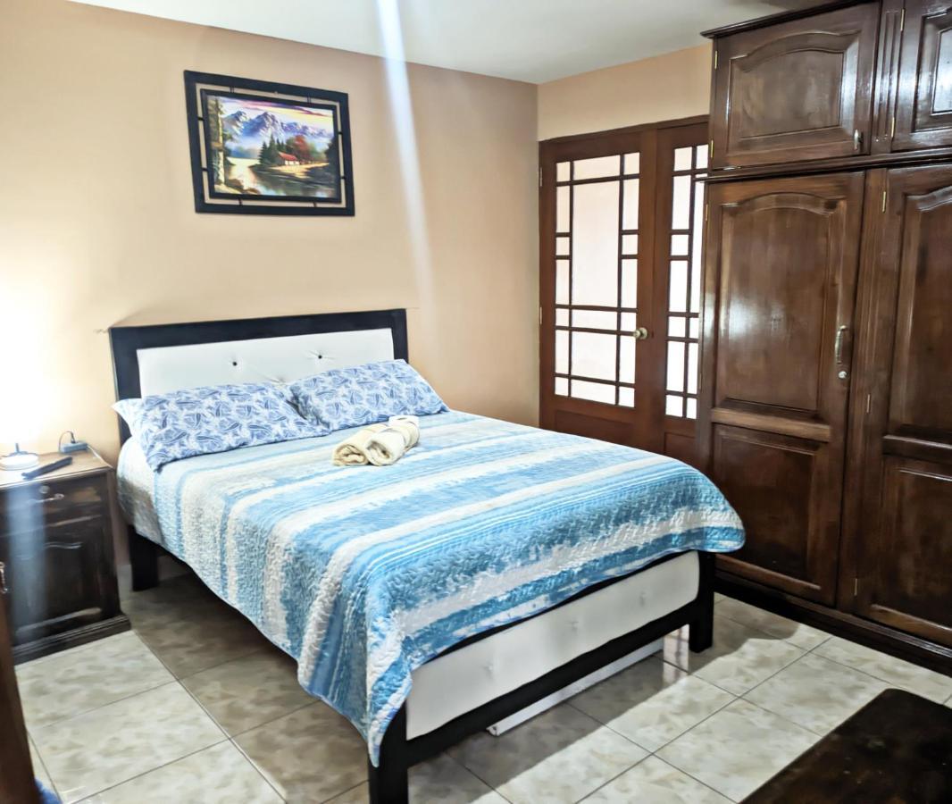 Bed and Breakfast Residencial Moroni - Alojamiento En Cochabamba Exterior foto