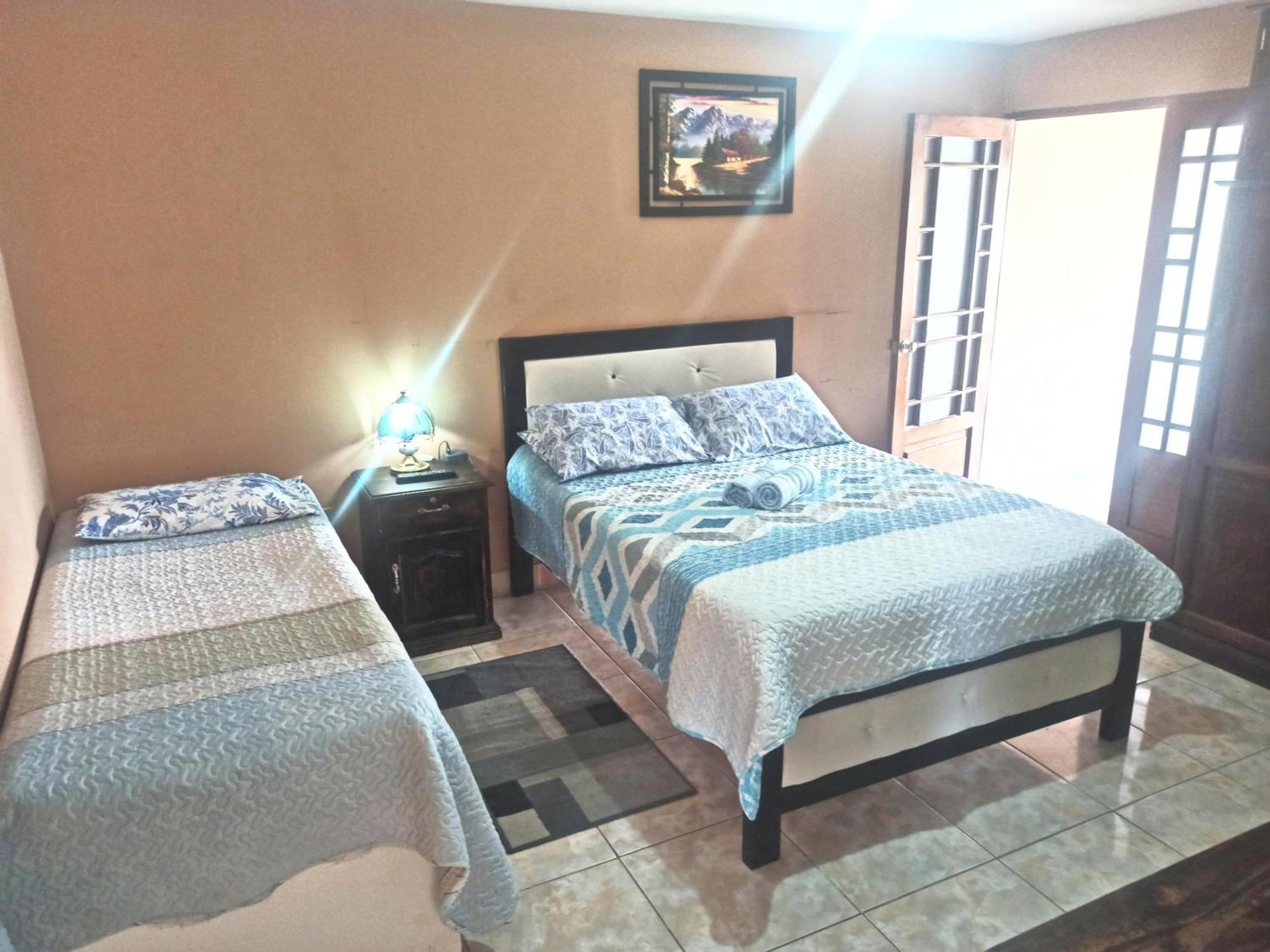 Bed and Breakfast Residencial Moroni - Alojamiento En Cochabamba Exterior foto